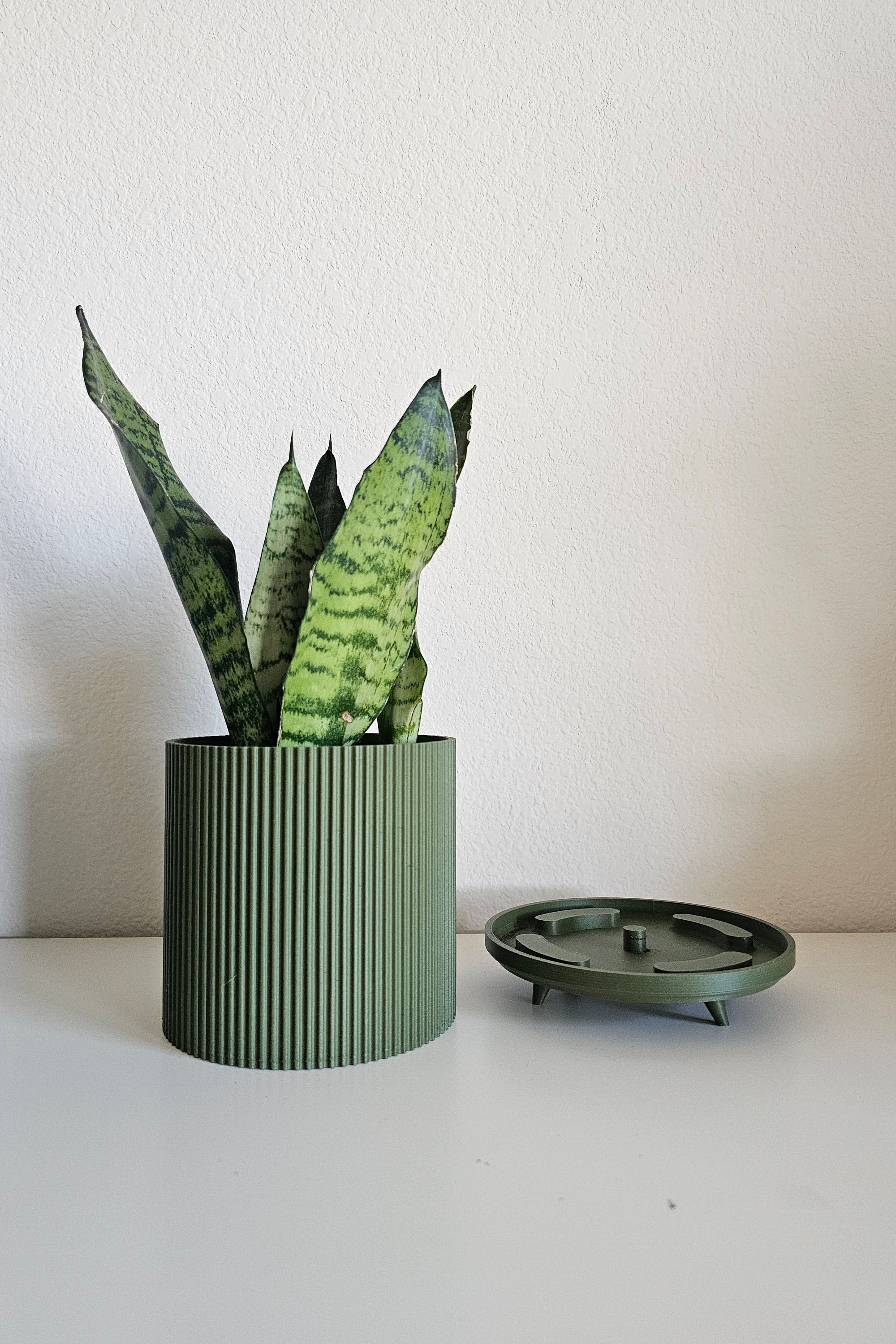 Planter pot with Legs, indoor plant stand With Drainage and sauser, 3D Printed Planter The Lloyd, Garden Decor